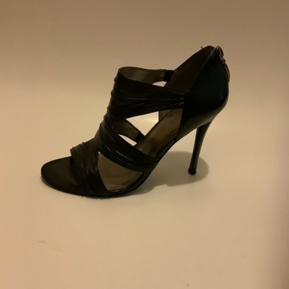 Guess Heels - Picture 2 of 7